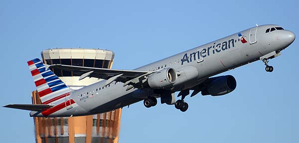American Airbus A321-211 N195UW, Phoenix Sky Harbor, December 24, 2014